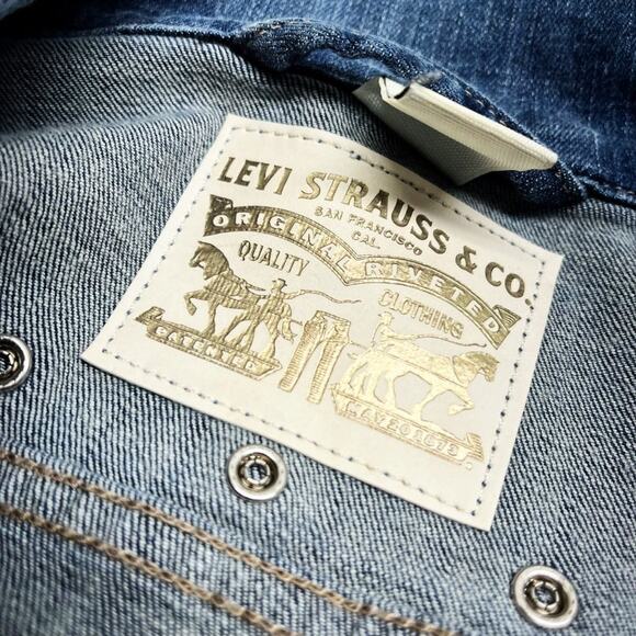 Levi's Red Studded Trucker Denim Jacket - Picture 6 of 8